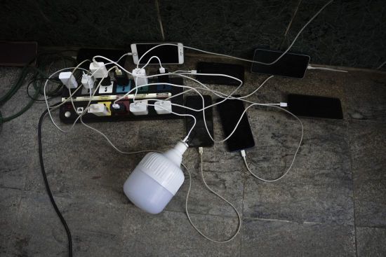 В Украине ряд населенных пунктов остался без света: подробности отключений