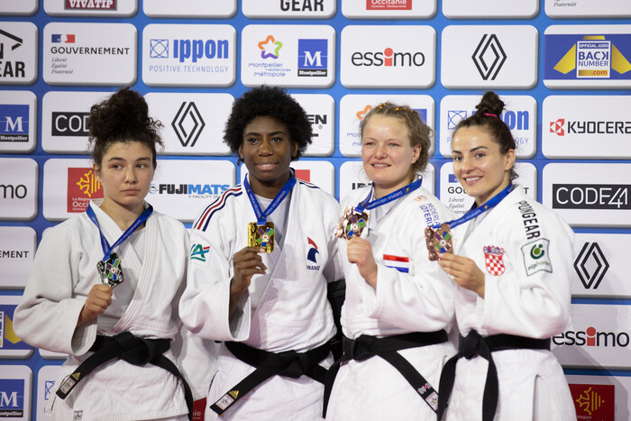 «Почему Франция поддерживает войну?». Легендарный хоккеист возмутился допуском к соревнованию поклонницы Путина