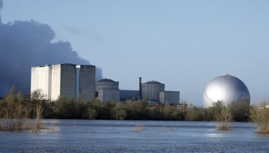 Во Франции на АЭС произошел пожар: остановлены два реактора
