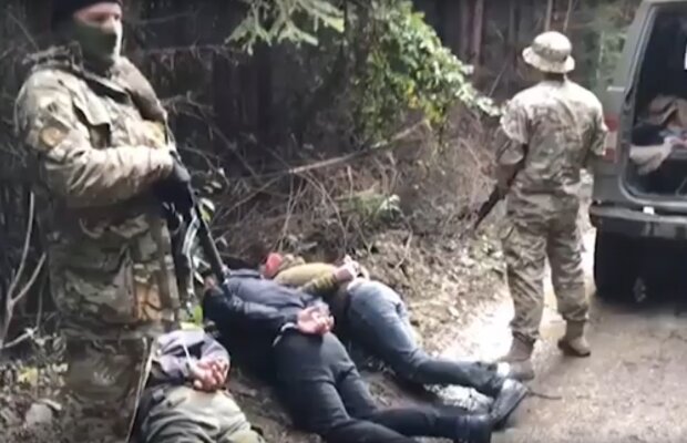 По 10 тисяч євро з особи: в одному вантажному бусі везли одразу 34 ухилянта – відео затримання