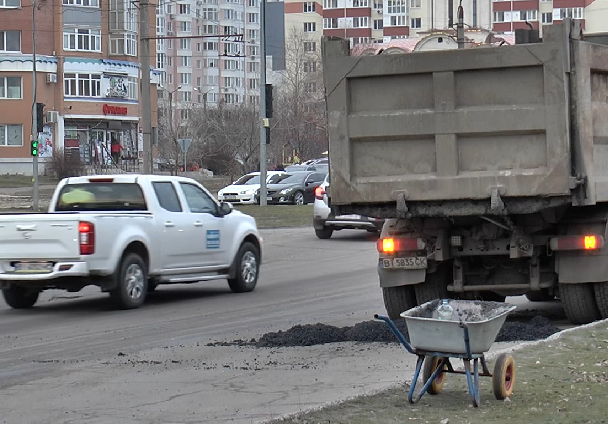 Обмеження руху в Києві: які важливі деталі про перекриття повідомили жителям