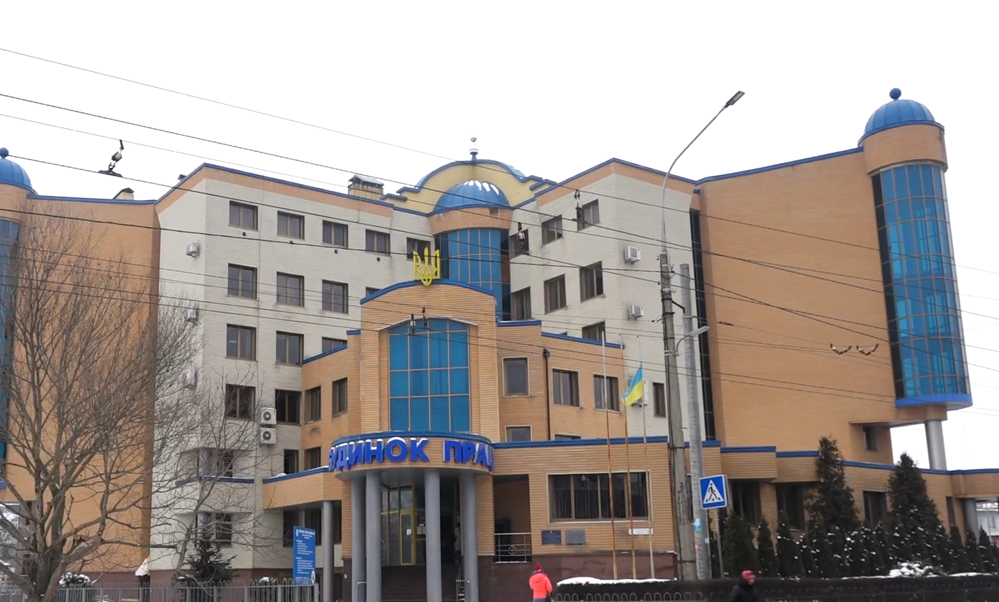 Робота для пенсіонерів в Дніпрі: найактуальніші вакансії, де платять понад 26 тисяч гривень