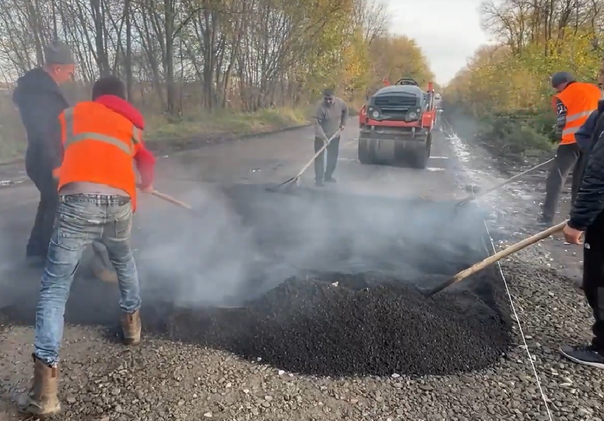 Обмеження руху транспорту в Чернівцях: де перекрили проїзд на кілька тижднів